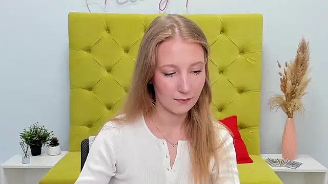 LolaWilsons online show from May 4, 2026, 8:17 am