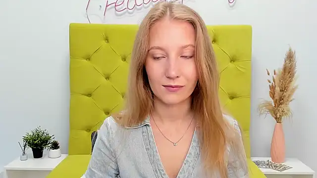 Snapshot of LolaWilsons chatting on May 16, 2026, 7:29 am LolaWilsons online show from May 16, 2026, 7:29 am