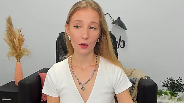 Snapshot of LolaWilsons chatting on February 28, 2025, 9:36 am LolaWilsons online show from February 28, 2025, 9:36 am