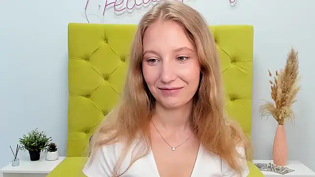 Snapshot of LolaWilsons chatting on May 15, 2026, 6:22 am LolaWilsons online show from May 15, 2026, 6:22 am
