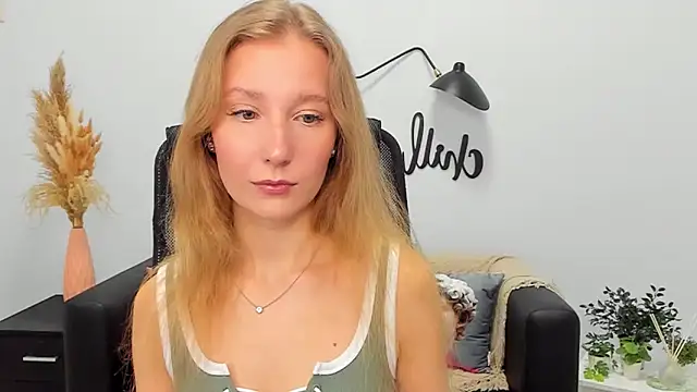 Snapshot of LolaWilsons chatting on February 18, 2025, 9:32 am LolaWilsons online show from February 18, 2025, 9:32 am