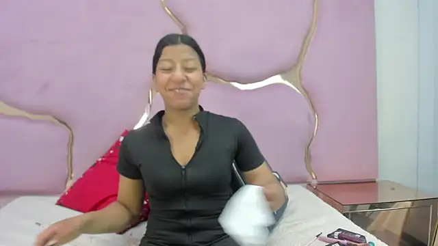 Snapshot of VaneLin18 chatting on November 4, 2025, 9:07 pm VaneLin18 online show from November 4, 2025, 9:07 pm