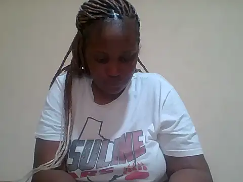 Snapshot of Beauty_beee chatting on December 15, 2025, 5:24 am Beauty beee online show from December 15, 2025, 5:24 am