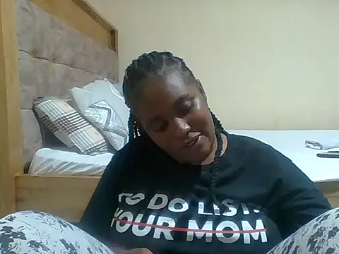 Snapshot of Beauty_beee chatting on September 13, 2025, 7:36 pm Beauty beee online show from September 13, 2025, 7:36 pm