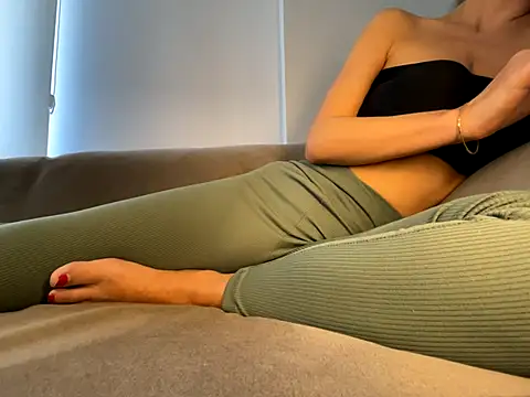 Snapshot of khaaleesiii chatting on December 3, 2025, 8:14 am khaaleesiii online show from December 3, 2025, 8:14 am