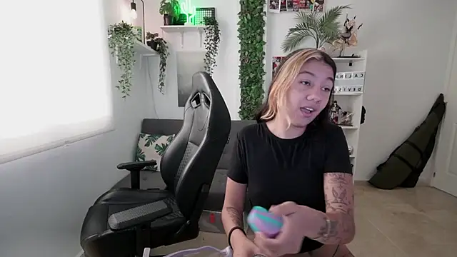 Snapshot of blvckbabyweed07 chatting on April 16, 2026, 11:55 am blvckbabyweed07 online show from April 16, 2026, 11:55 am