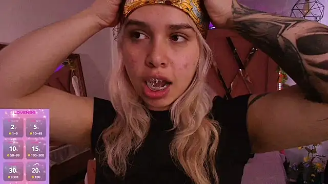 Snapshot of Haelycute chatting on October 26, 2025, 12:05 pm Haelycute online show from October 26, 2025, 12:05 pm