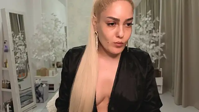 Snapshot of HotFireBabe_ chatting on August 10, 2026, 12:39 am HotFireBabe online show from August 10, 2026, 12:39 am