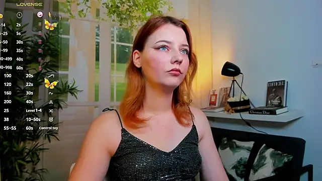 pretty little thing online show from October 30, 2025, 3:53 pm