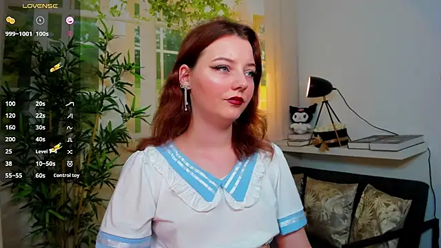 pretty little thing online show from December 22, 2025, 2:06 pm