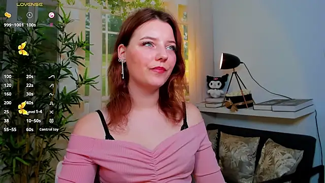 pretty little thing online show from December 19, 2025, 2:52 pm