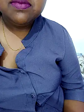 Snapshot of Sexy--queen1 chatting on November 16, 2025, 1:32 am Sexy--queen1 online show from November 16, 2025, 1:32 am