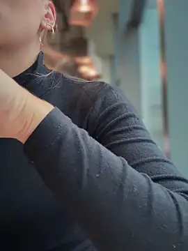 Crazy-Rosa online show from October 29, 2025, 9:52 am