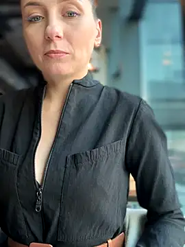 Crazy-Rosa online show from October 30, 2025, 9:40 am