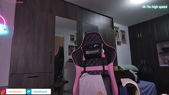 Steph moon  online show from March 15, 2026, 5:09 pm