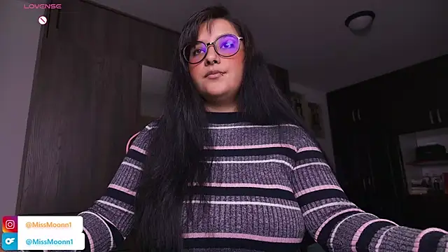 Snapshot of Steph_moon_ chatting on November 8, 2025, 8:23 pm Steph moon online show from November 8, 2025, 8:23 pm