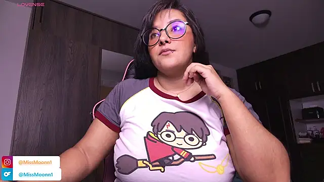 Snapshot of Steph_moon_ chatting on November 10, 2025, 11:54 pm Steph moon online show from November 10, 2025, 11:54 pm