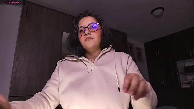 Snapshot of Steph_moon_ chatting on November 4, 2025, 11:19 pm Steph moon online show from November 4, 2025, 11:19 pm