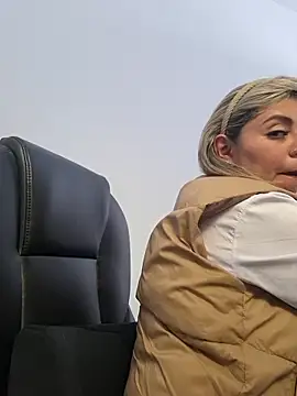 Snapshot of Cata_Office-12 chatting on November 8, 2025, 4:54 pm Cata Office-12 online show from November 8, 2025, 4:54 pm