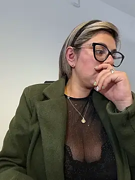 Snapshot of Cata_Office-12 chatting on November 24, 2025, 8:53 pm Cata Office-12 online show from November 24, 2025, 8:53 pm