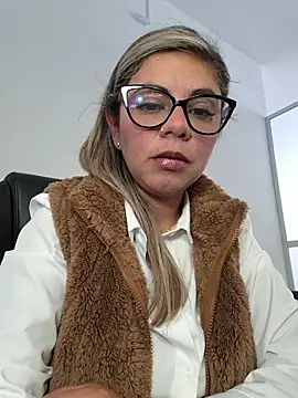 Snapshot of Cata_Office-12 chatting on November 27, 2025, 4:18 pm Cata Office-12 online show from November 27, 2025, 4:18 pm