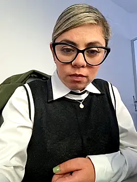 Snapshot of Cata_Office-12 chatting on December 1, 2025, 3:57 pm Cata Office-12 online show from December 1, 2025, 3:57 pm