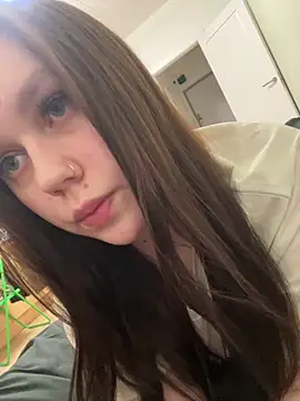 Snapshot of Marylallka5 chatting on December 16, 2025, 2:32 pm Marylallka5 online show from December 16, 2025, 2:32 pm