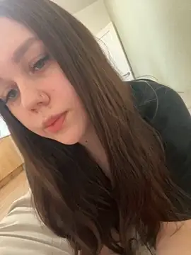 Snapshot of Marylallka5 chatting on October 17, 2025, 6:06 am Marylallka5 online show from October 17, 2025, 6:06 am