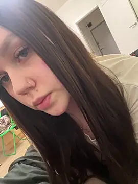 Snapshot of Marylallka5 chatting on December 14, 2025, 12:22 pm Marylallka5 online show from December 14, 2025, 12:22 pm