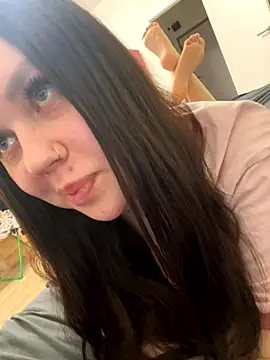 Snapshot of Marylallka5 chatting on December 1, 2025, 8:59 am Marylallka5 online show from December 1, 2025, 8:59 am