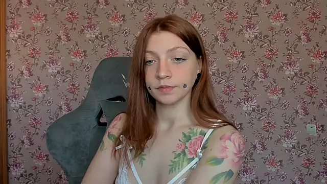 Snapshot of Lolly_Haze chatting on June 19, 2026, 4:18 am Lolly Haze online show from June 19, 2026, 4:18 am