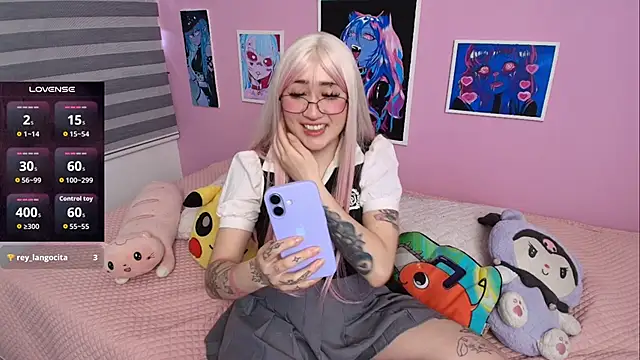 Snapshot of Miwa_violet chatting on November 8, 2025, 6:11 pm Miwa violet online show from November 8, 2025, 6:11 pm