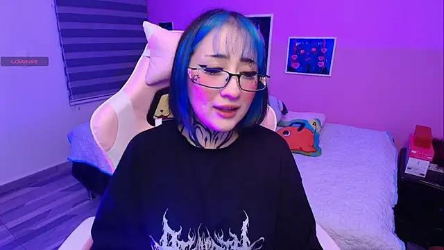 Miwa violet online show from May 2, 2026, 2:39 am