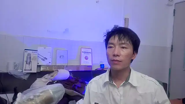 xhqds online show from June 20, 2026, 8:47 pm