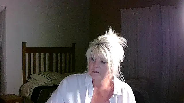 Snapshot of Miahotmilf chatting on November 7, 2025, 8:57 pm Miahotmilf online show from November 7, 2025, 8:57 pm