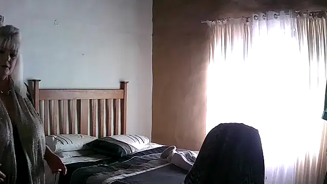 Miahotmilf online show from November 16, 2025, 1:38 pm