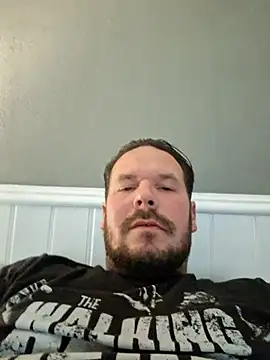 Snapshot of chrisB09 chatting on December 2, 2025, 10:33 pm chrisB09 online show from December 2, 2025, 10:33 pm