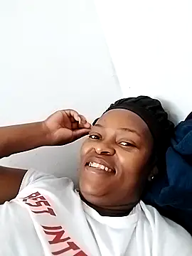 Snapshot of lovelyassbitch chatting on February 17, 2025, 11:23 am lovelyassbitch online show from February 17, 2025, 11:23 am