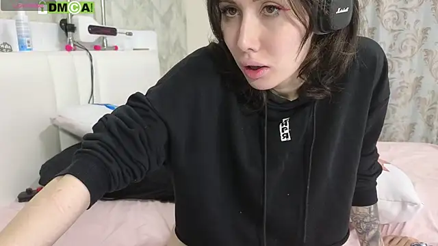 Snapshot of KawaiiNullify chatting on November 8, 2025, 9:02 am KawaiiNullify online show from November 8, 2025, 9:02 am