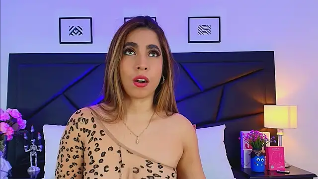 Snapshot of SophieCarther chatting on October 19, 2025, 12:30 pm SophieCarther online show from October 19, 2025, 12:30 pm