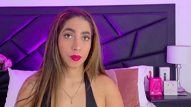 Snapshot of SophieCarther chatting on December 3, 2025, 12:37 pm SophieCarther online show from December 3, 2025, 12:37 pm