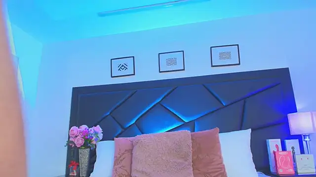 Snapshot of SophieCarther chatting on November 10, 2025, 1:05 pm SophieCarther online show from November 10, 2025, 1:05 pm