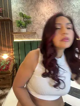 Snapshot of MonicaMoret chatting on June 18, 2026, 12:32 pm MonicaMoret online show from June 18, 2026, 12:32 pm