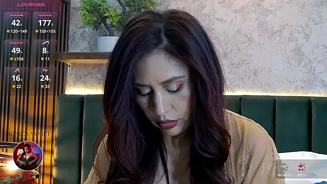 Snapshot of MonicaMoret chatting on June 12, 2026, 12:36 pm MonicaMoret online show from June 12, 2026, 12:36 pm