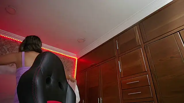 stella xue online show from October 9, 2025, 9:37 pm