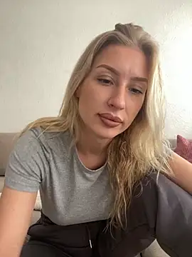 belle98 online show from October 31, 2025, 12:57 pm