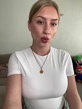 belle98 online show from April 30, 2026, 3:08 pm