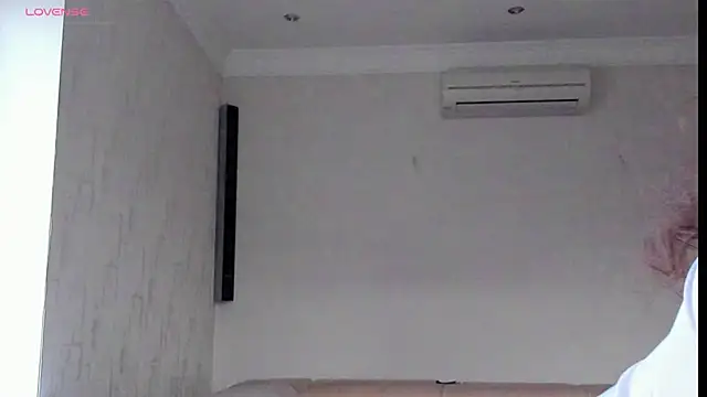 Lilith lutherlow online show from December 2, 2024, 2:03 pm