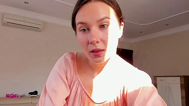 Lilith lutherlow online show from February 22, 2025, 9:45 am