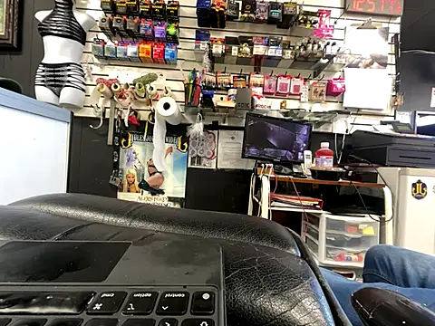 Snapshot of RawRyder8 chatting on November 7, 2025, 8:57 pm RawRyder8 online show from November 7, 2025, 8:57 pm